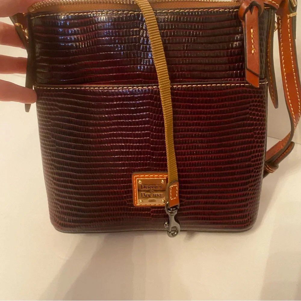DOONEY & BOURKE BAG SHOULDER DARK RED TEXTURED CROC LOOK & BROWN LEATHER ZIPPER
